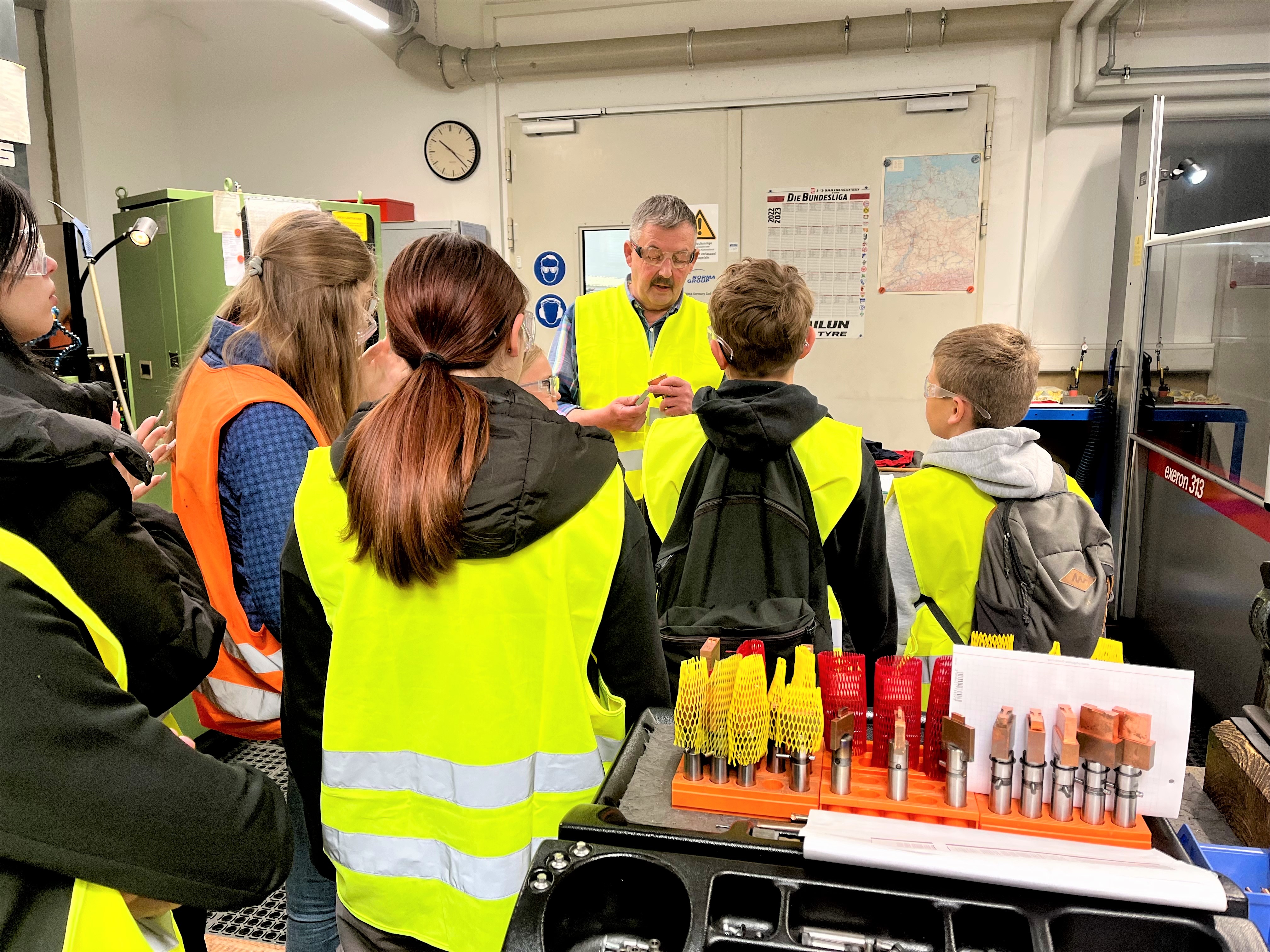 On Girls’ and Boys’-Day, young people get an insight into NORMA Group during a guided tour of the plant.