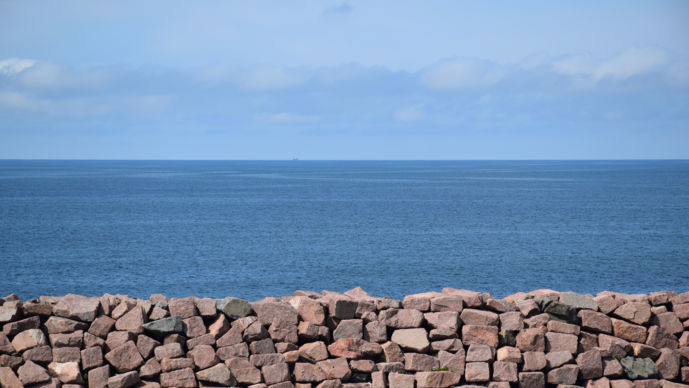 Gotland stenmur och havet