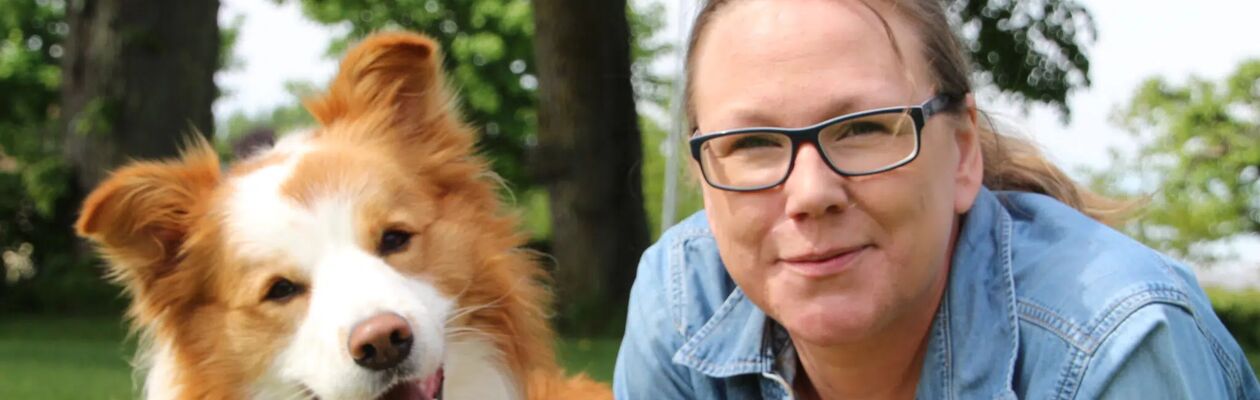 Therese Rehn och hunden Figge.